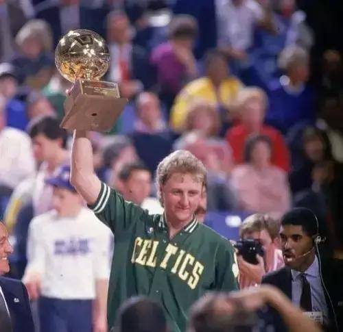 拉里·伯德是如何评价巴克利的拉里·伯德